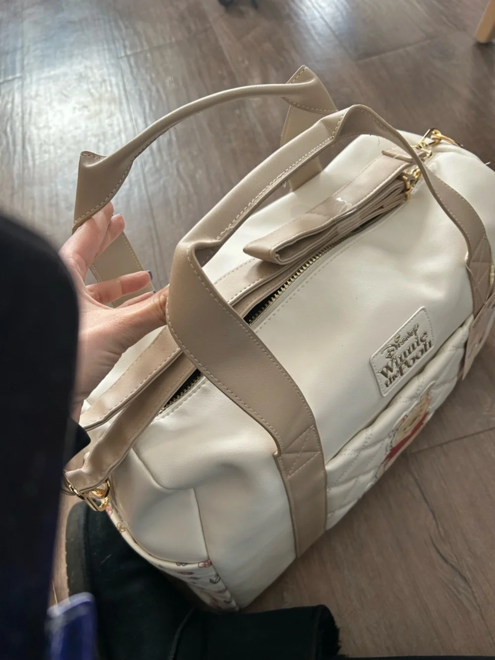 Disney NWT Winnie the Pooh Cream Weekender Bag - Picture 6 of 9